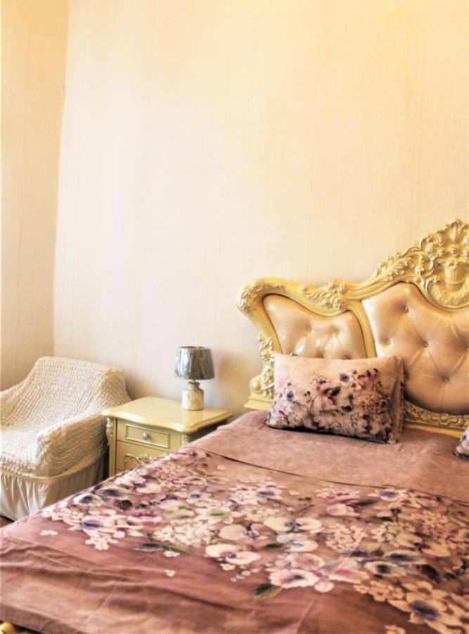 Guesthouse Medea On Pushkini 4 Kutaisi Ngoại thất bức ảnh