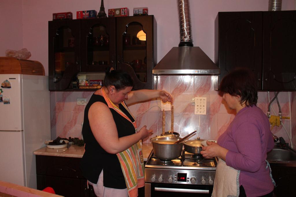 Guesthouse Medea On Pushkini 4 Kutaisi Ngoại thất bức ảnh