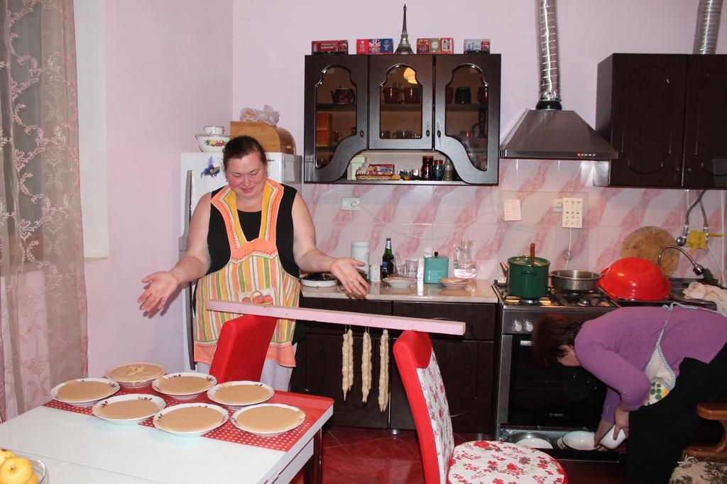 Guesthouse Medea On Pushkini 4 Kutaisi Ngoại thất bức ảnh