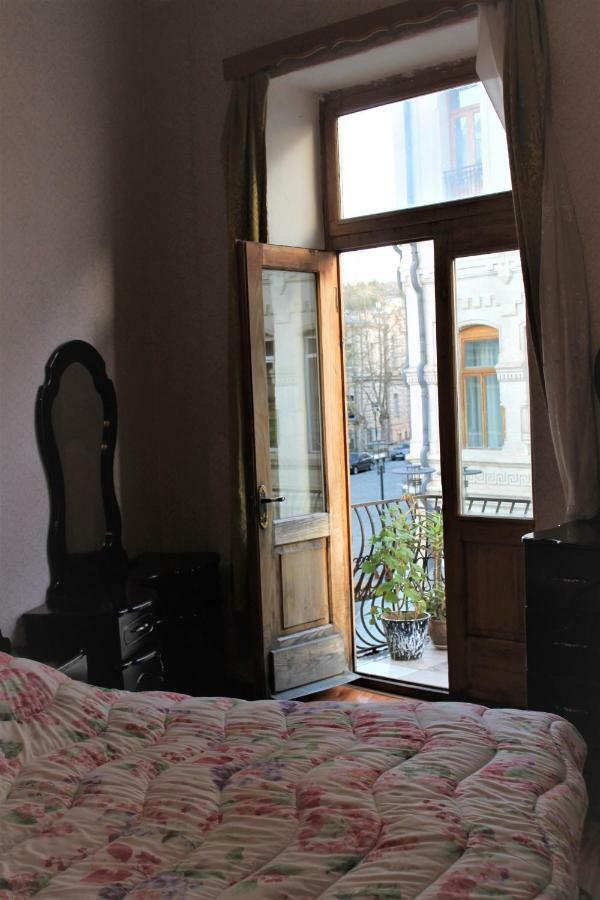 Guesthouse Medea On Pushkini 4 Kutaisi Ngoại thất bức ảnh