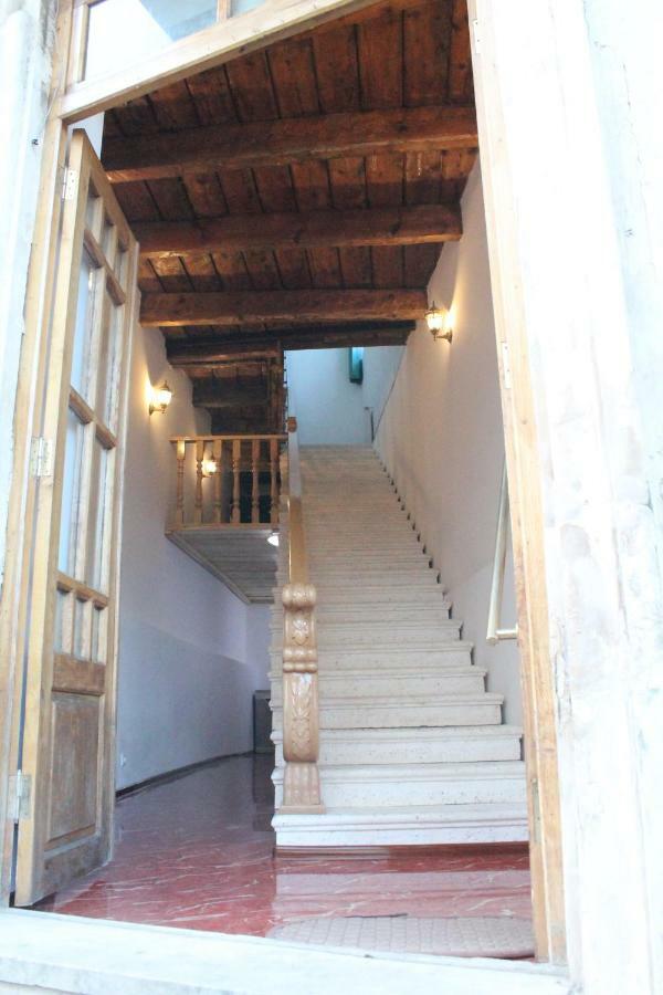 Guesthouse Medea On Pushkini 4 Kutaisi Ngoại thất bức ảnh